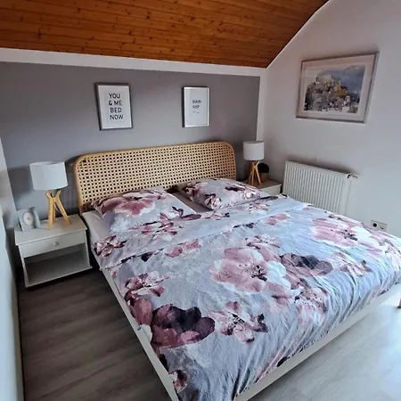 Ferienhaeuser Rhoen - Haus Natalie & Haus Helene 度假居 Hausen